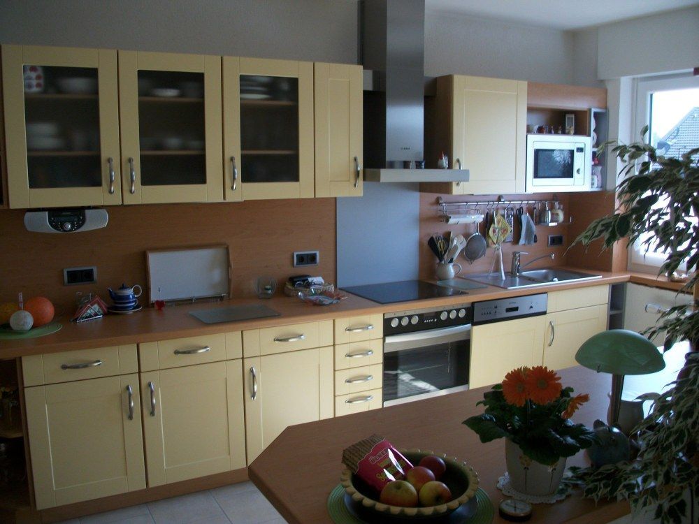 Holzbearbeitung Lettmann Küche in Gelb