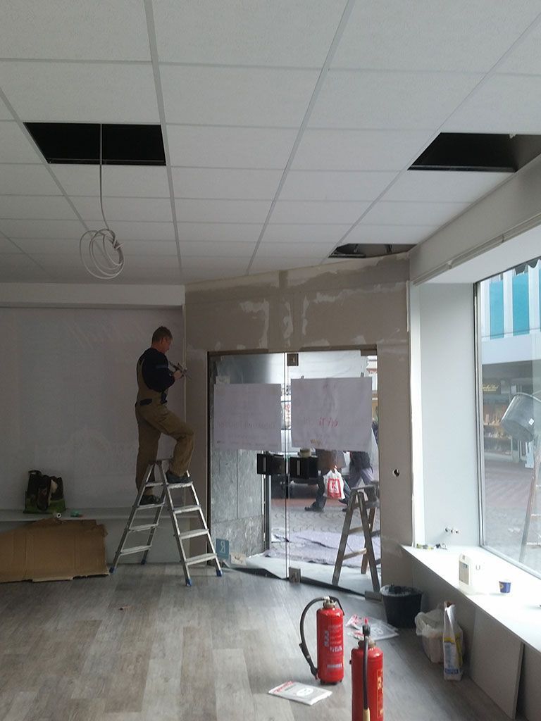 Holzbearbeitung Lettmann Friseursalon im Umbau