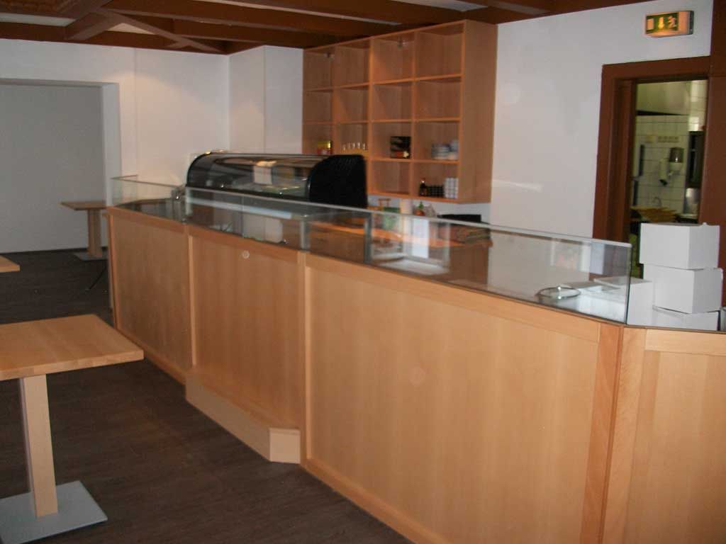 Holzbearbeitung Lettmann Empfangsbereich mit Holztheke