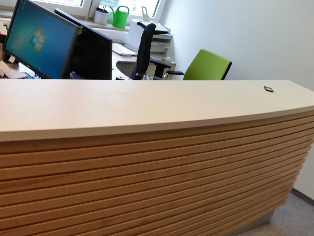 Holzbearbeitung Lettmann Empfangsbereich mit Holztheke