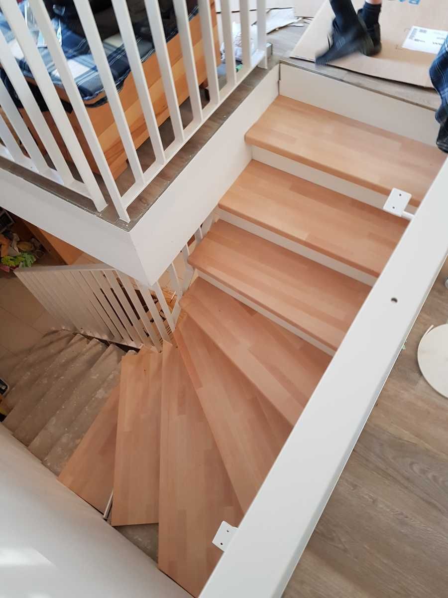 Massivholz-Stufen auf Beton