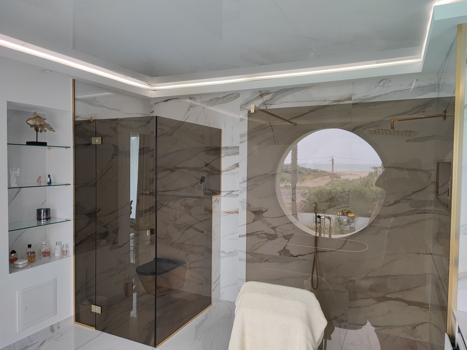 Création d'une paroi de douche et d'un miroir