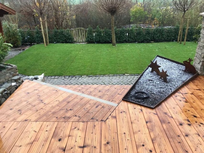 Arne Meissner Gartenmanufaktur Dortmund Terrasse mit Holzboden und Wasser