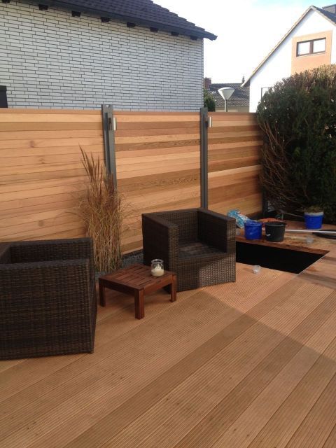 Arne Meissner Gartenmanufaktur Dortmund Terrasse mit Holzboden und Holzzaun