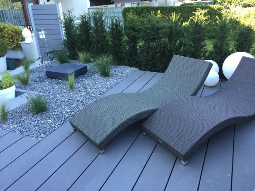 Arne Meissner Gartenmanufaktur Dortmund Terrasse mit zwei Liegestühlen
