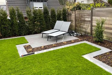 Garten mit Liegemöglichkeiten