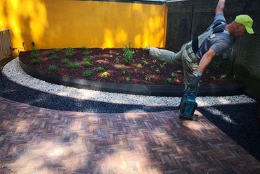 Garten mit Steinboden