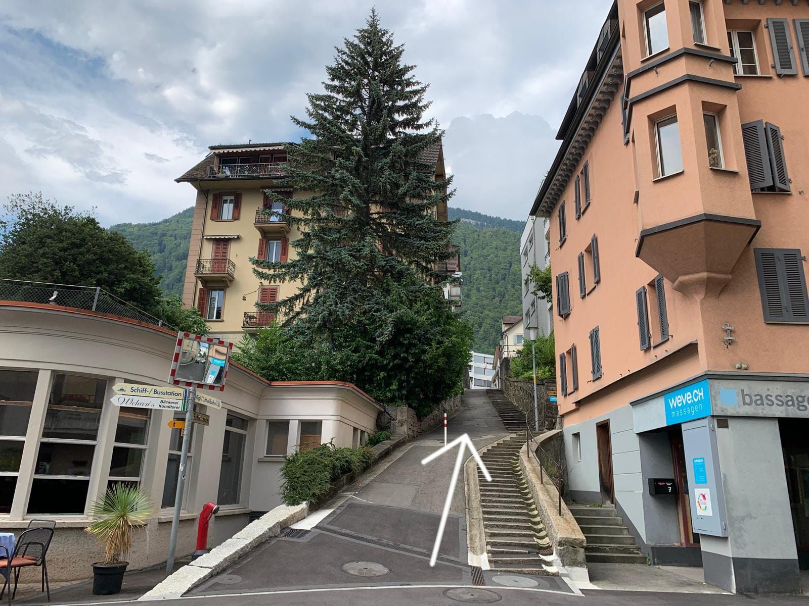 Fussweg zur Naturheilpraxis zwischen Rigi und Vierwaldstättersee