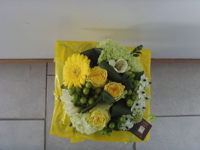 Composition florale jaune
