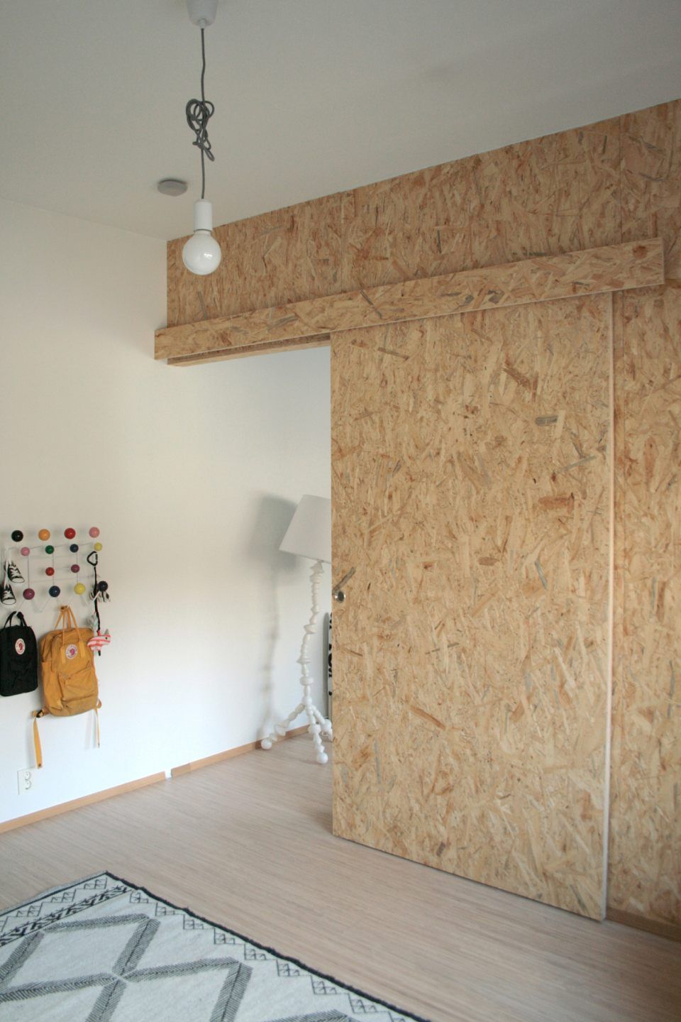 Mittatilauksena valmistettu liukuovi