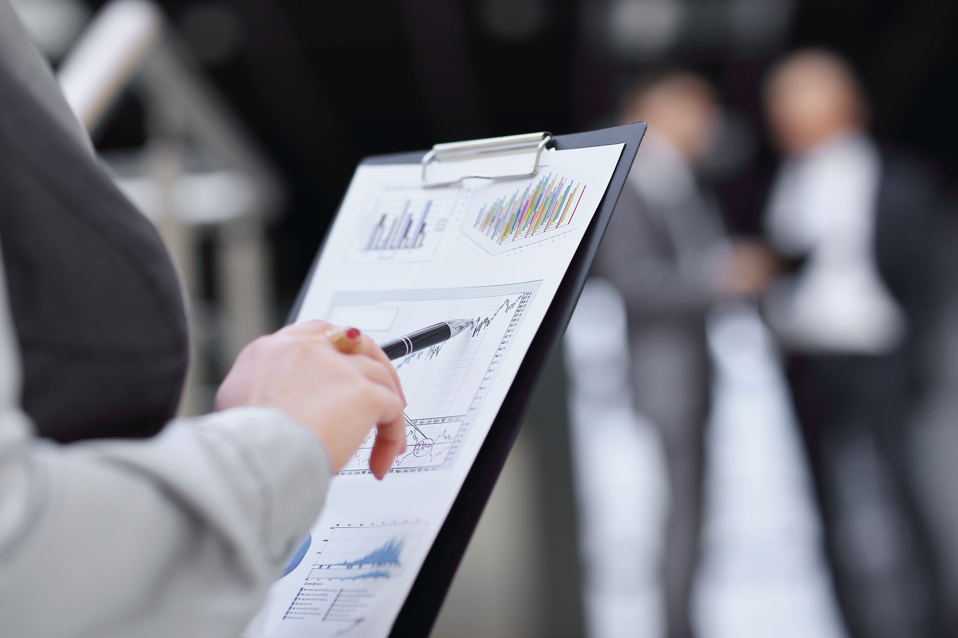 Feuille de papier avec courbe de croissance - accueil