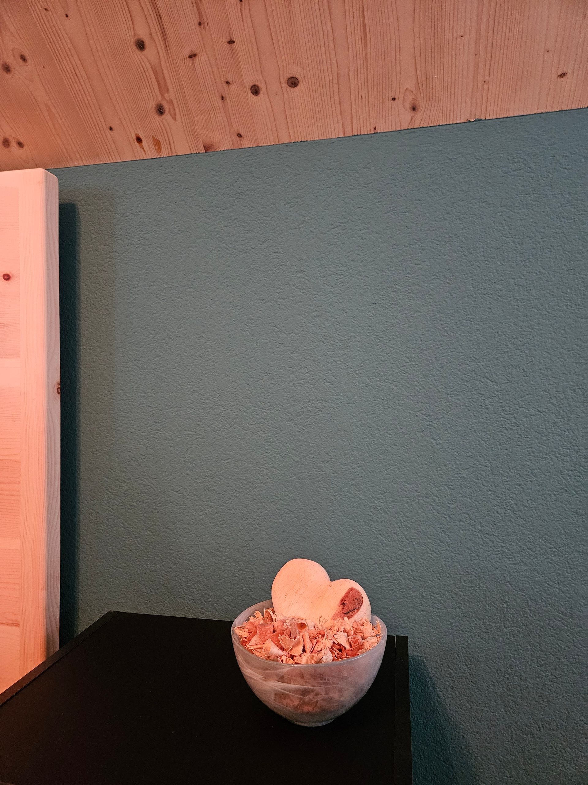 Malerarbeit an einer Wand vom Diggelmann Malerhandwerk