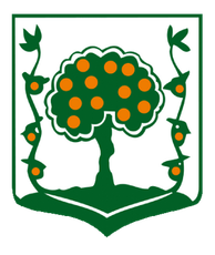Un escudo verde con un árbol con manchas naranjas.