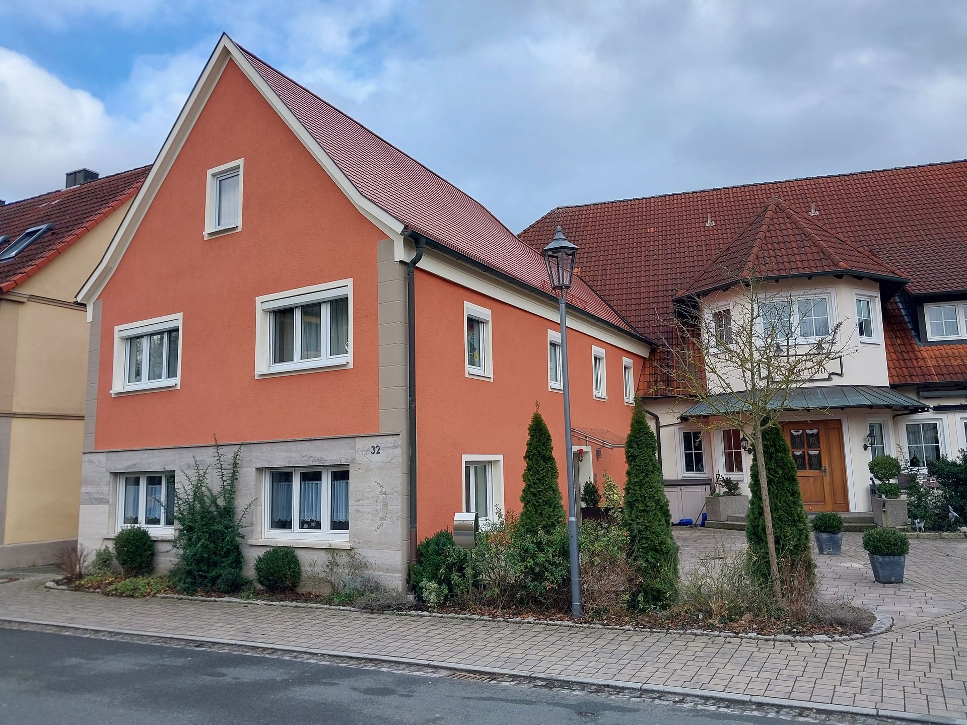 Gasthaus Fassade, Nebengebäude