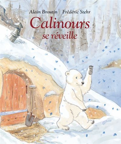 Ours polaire se réveillant dans une grotte enneigée près d'une porte en bois sous des arbres d'hiver