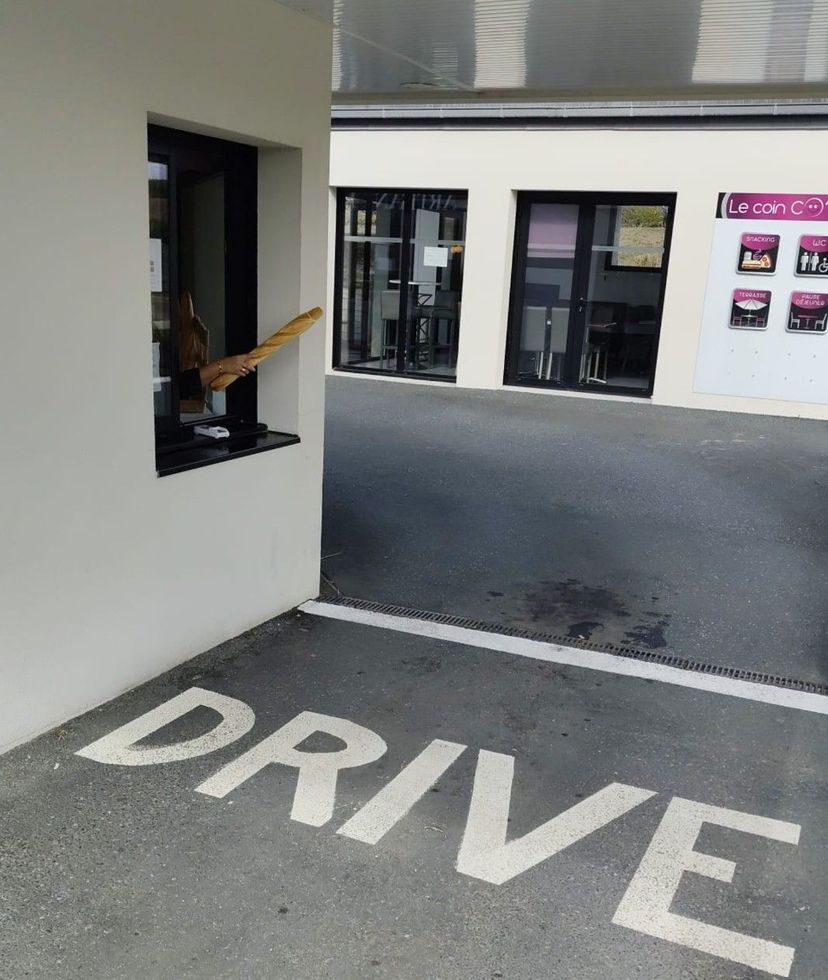 Entrée du drive de la boulangerie