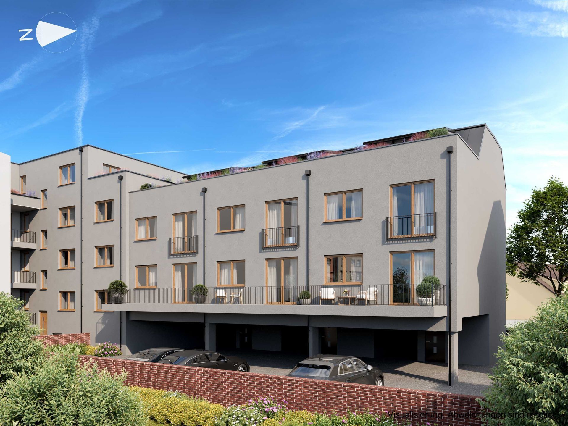 Modernes beiges Wohngebäude mit Balkonen und Dachterrasse unter blauem Himmel
