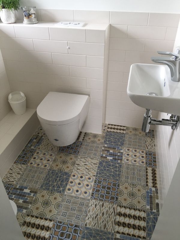 Gefliestes Badezimmer