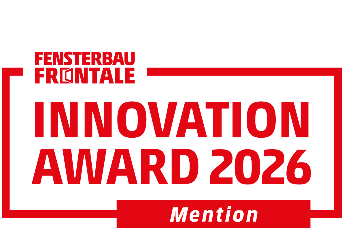 Rote Auszeichnungsplakette mit der Aufschrift „Innovationspreis 2026“ und den Aufschriften „Erwähnung“ und „Fensterbau Frontale“ in der Ecke