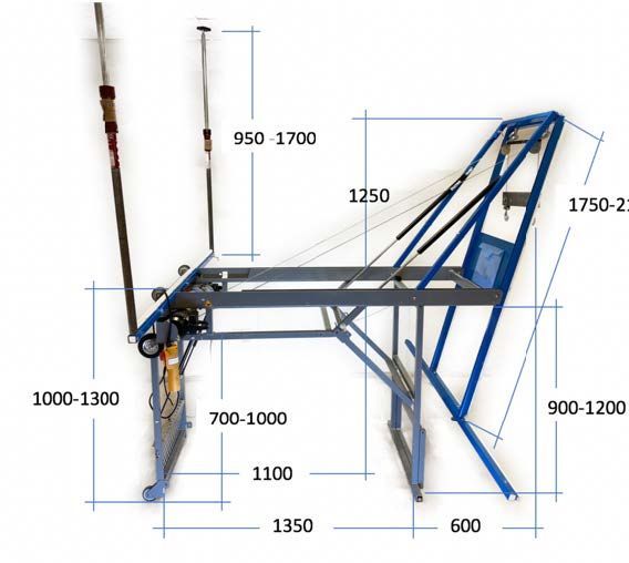 Diagramm einer Viehtransportmaschine aus blauem Stahl mit schwarz beschrifteten Abmessungen, das  Struktur & Funktion zeigt.