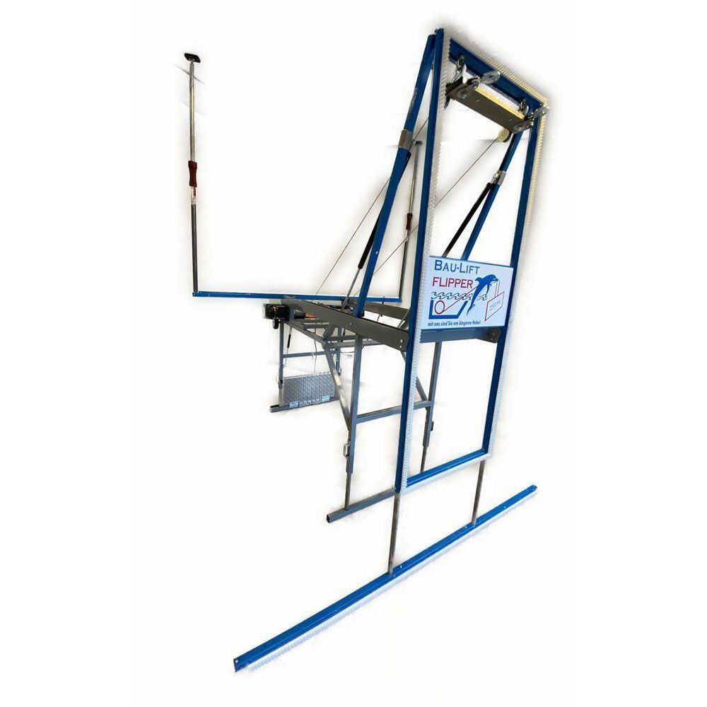 Blau-silbernes Dachhebegestell mit Plattform und angebautem Fahnenmast.