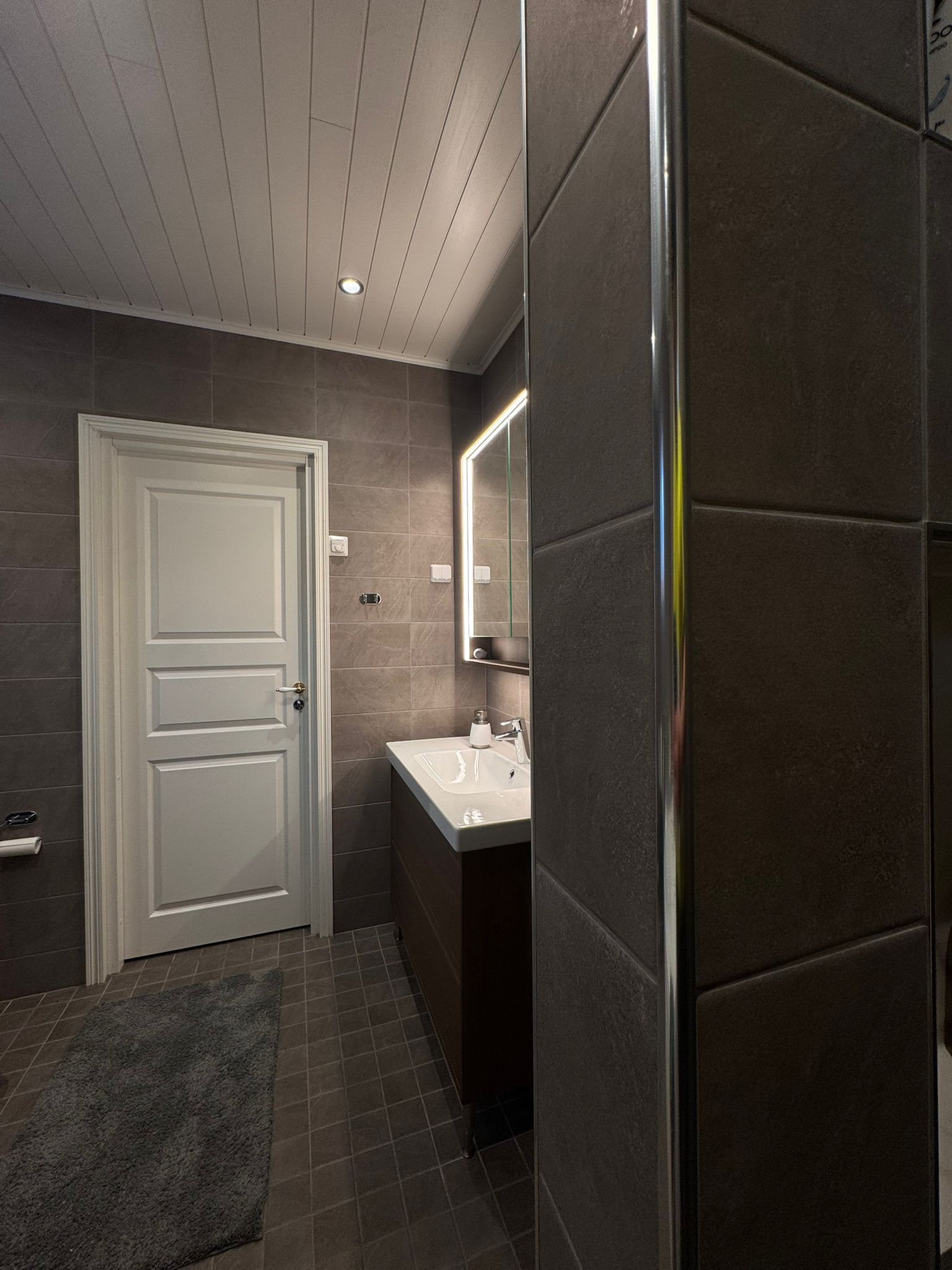 Laadukas kylpyhuoneremontti Turku – TurkuTiimi Oy:n toteuttama tyylikäs lopputulos.