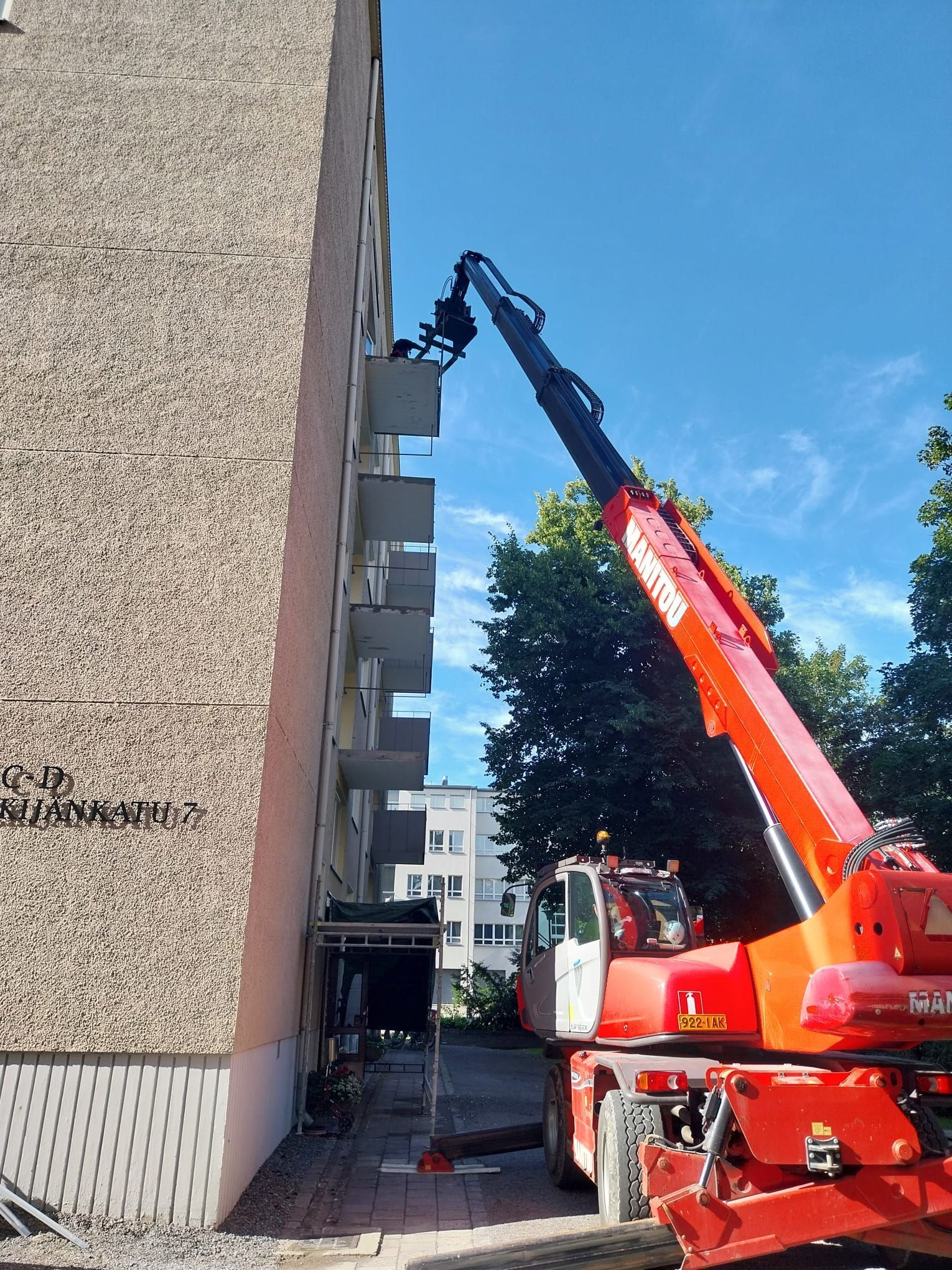 Taloyhtiön parvekesaneeraus ja säänkestävät materiaalit Turussa.