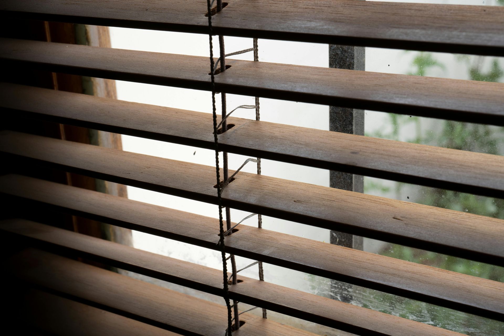 Sähkökäyttöiset rullakaihtimet integroituna osana talotekniikkaa ja kodin automaatiota.