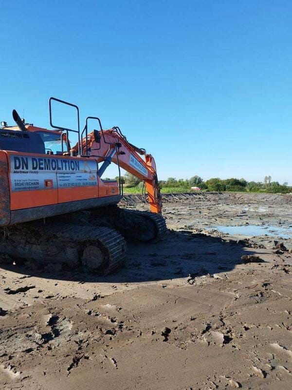Curage d'étang à la pelle mécanique