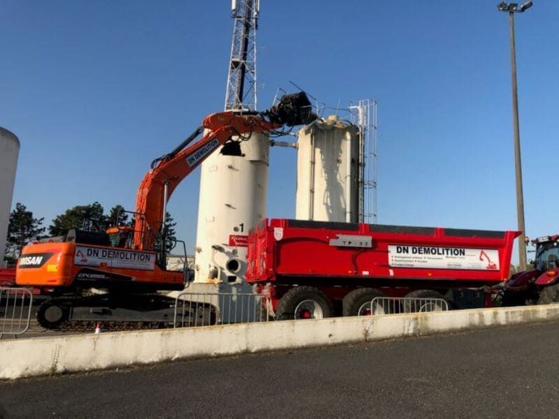 Travaux de démolition de site industriel