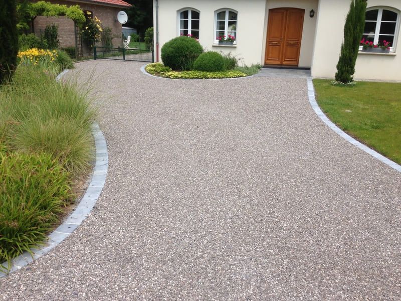 Allée en béton lavé