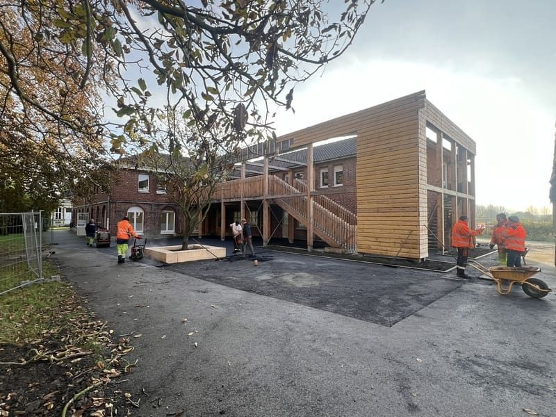 Travaux publics : enrobé pour une cour