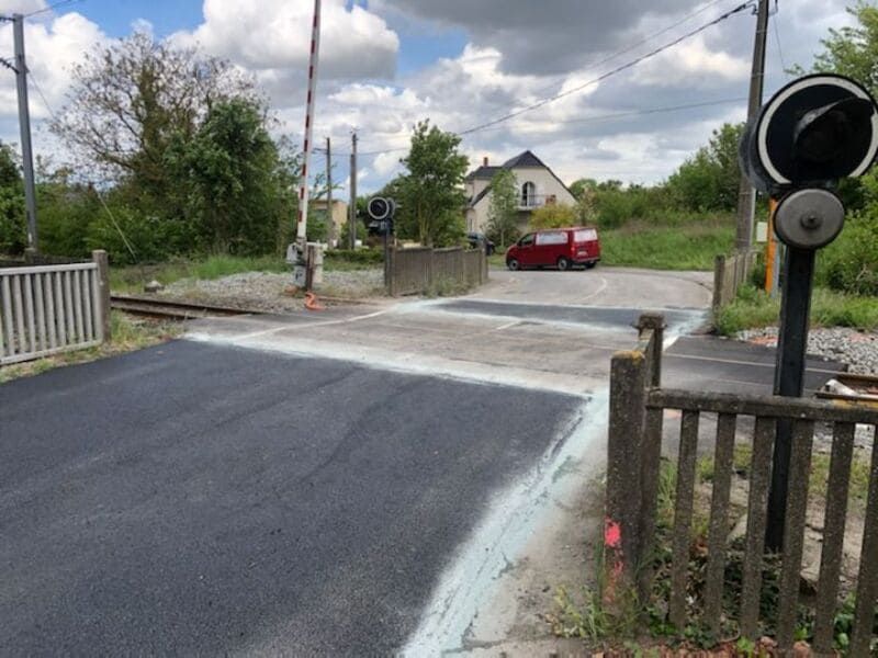 Travaux publics : enrobé pour réparation d'une route