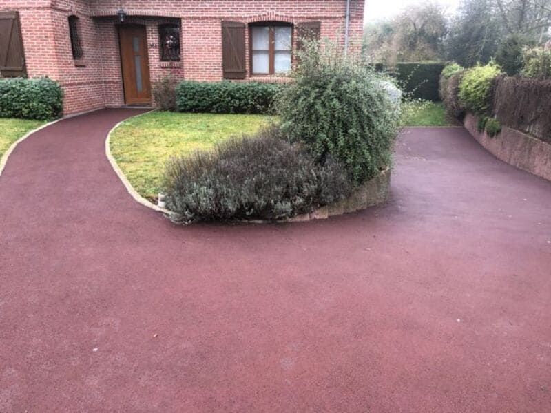 Enrobé rouge pour une allée privée