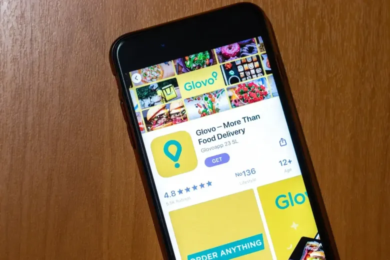 Teléfono inteligente que muestra la aplicación Glovo