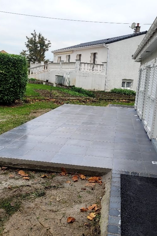 Terrasse recouverte d'un carrelage