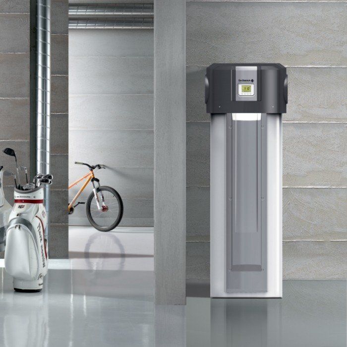 Chauffe-eau thermodynamique sur mur gris