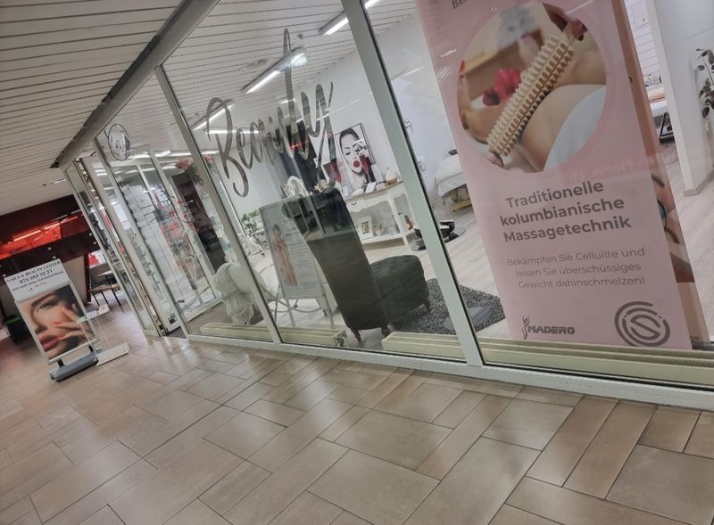 nail and beauty center daniela 