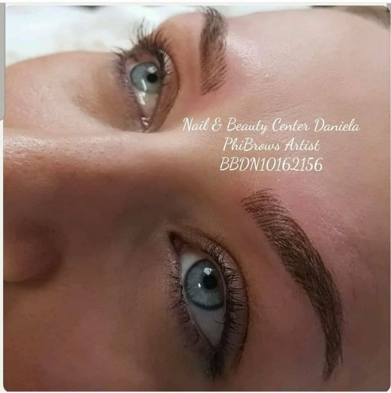 nail and beauty center daniela Microblading