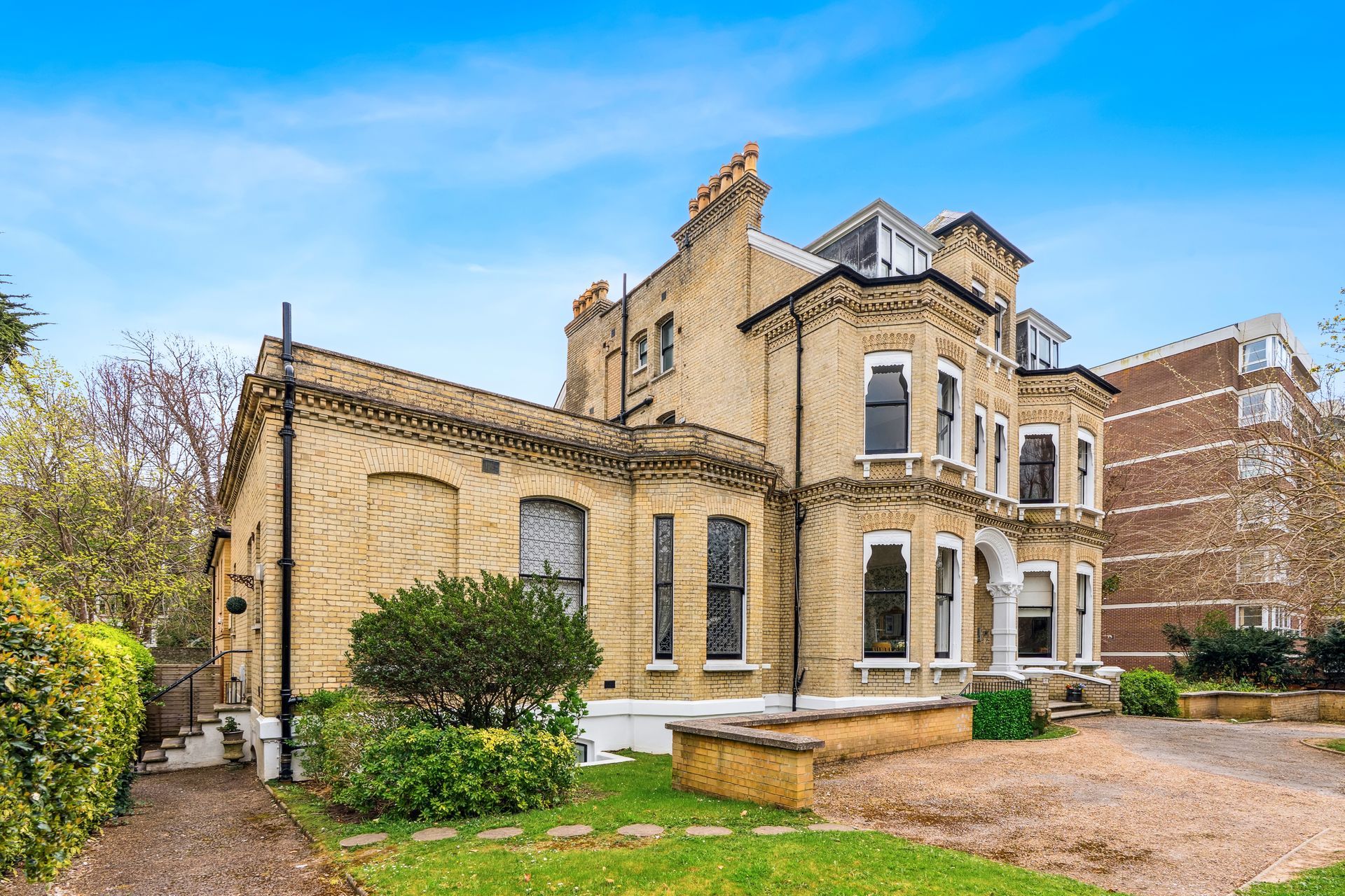 Why More Landlords Are Choosing Serviced Accommodation Over Traditional Lettings in 2026