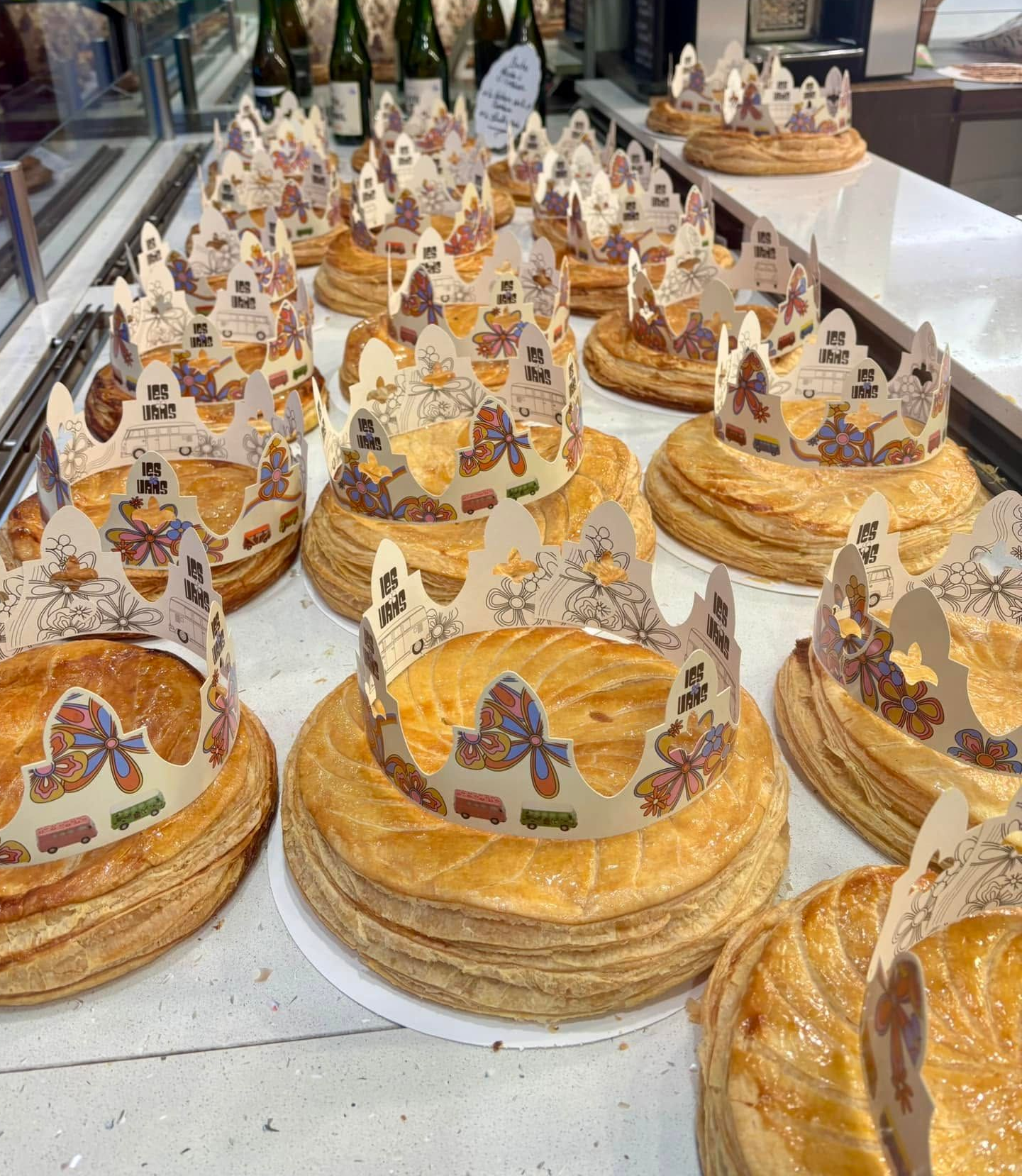 Plusieurs galettes des rois.