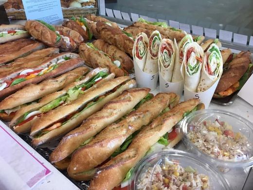 Sandwichs, wraps er salades au rayon traiteur.