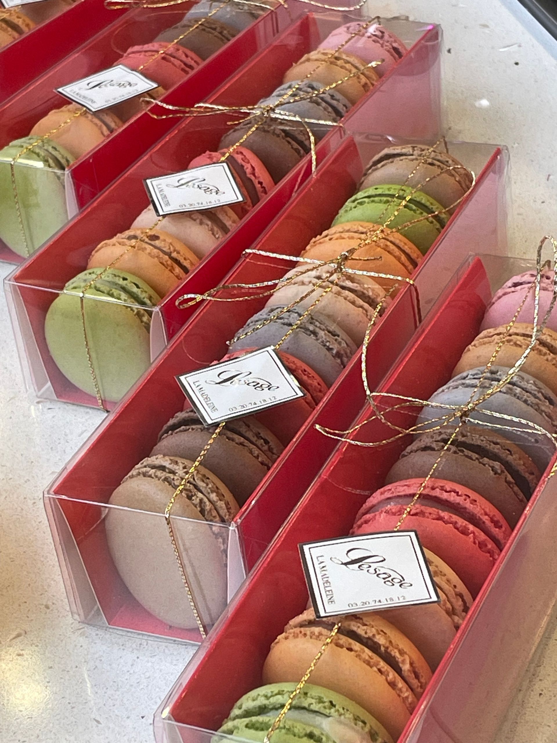 Gros plan sur des chocolats dans une boîte