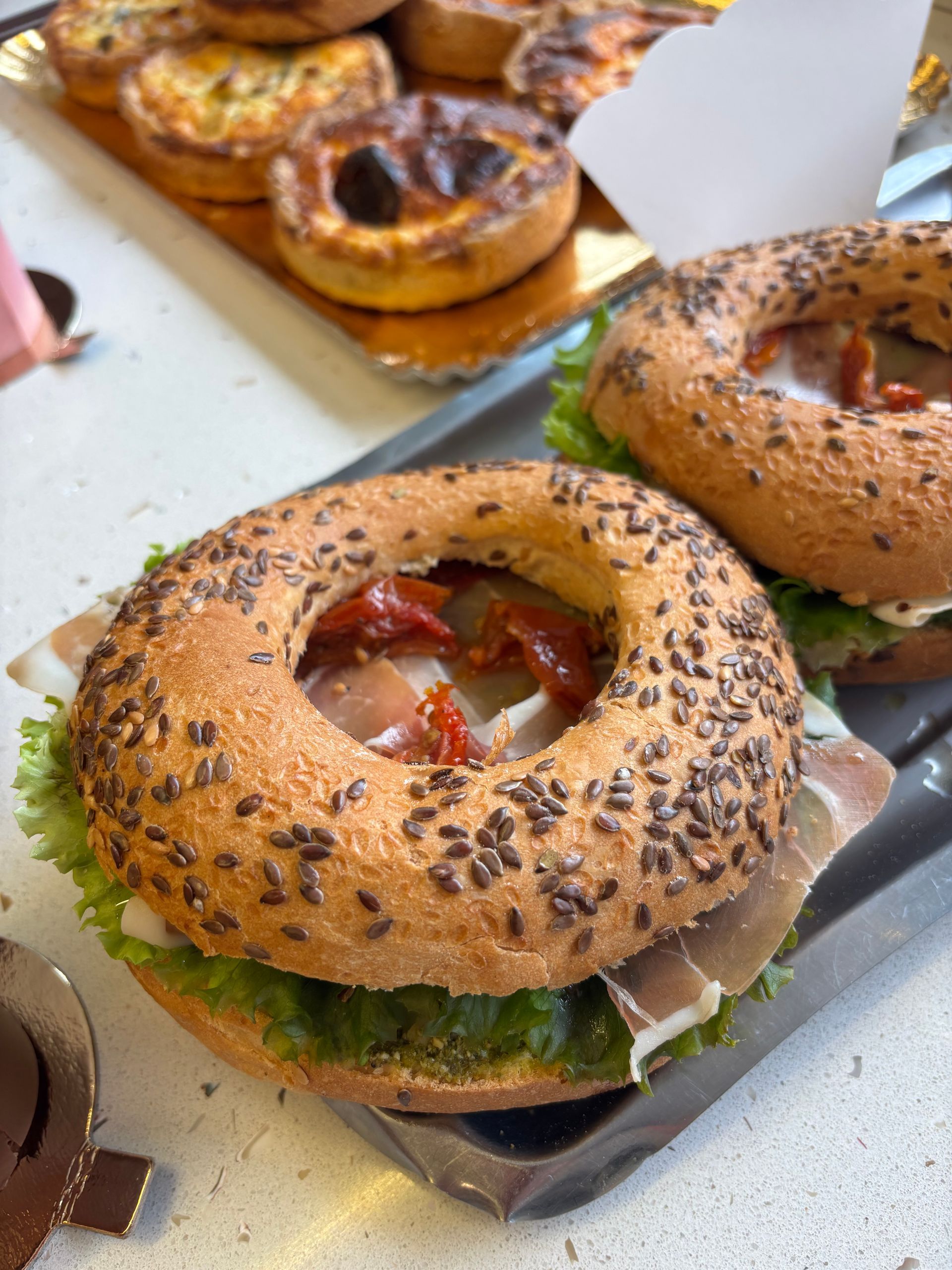 Un sandwich aux crevettes.