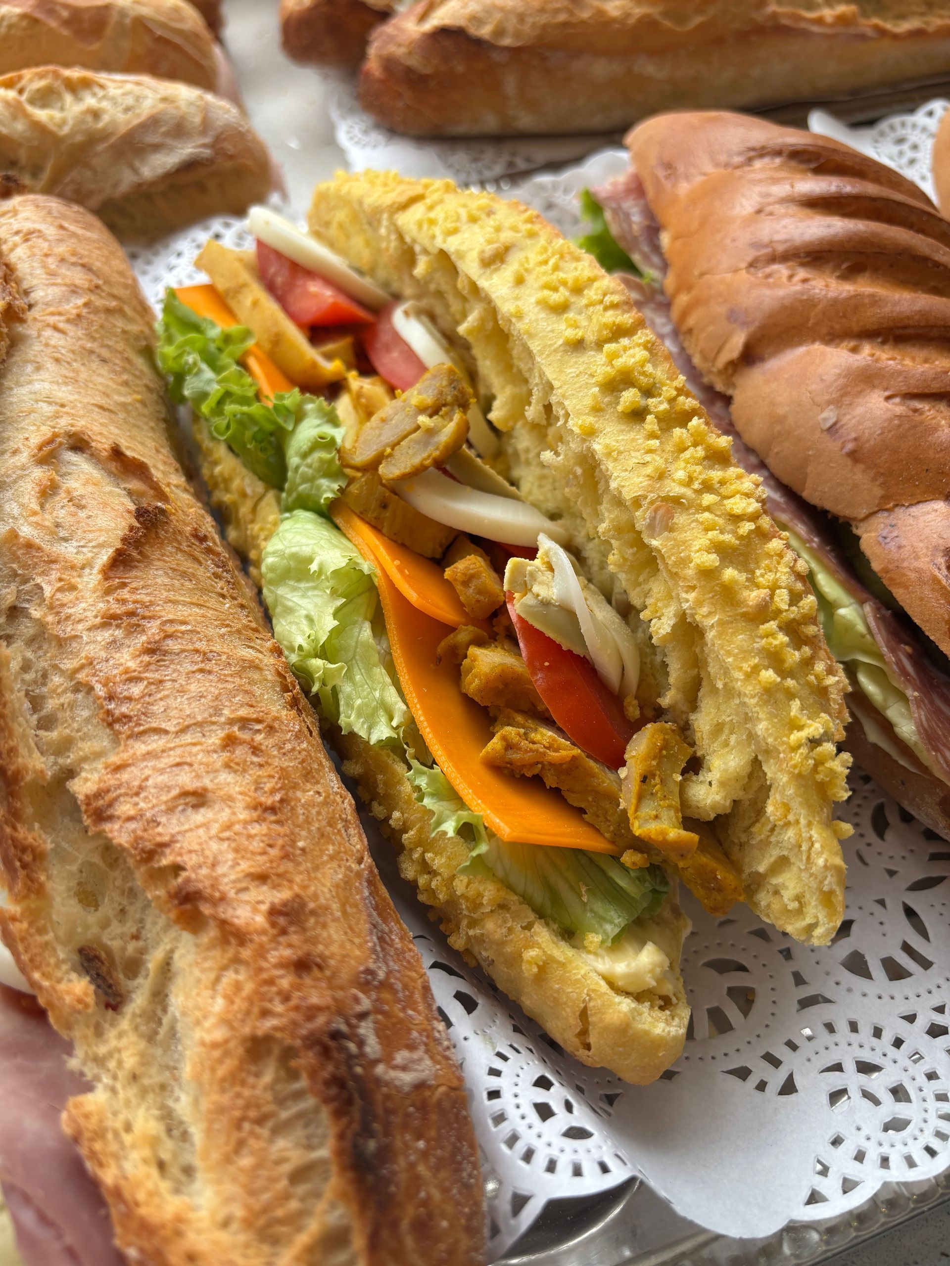 Plusieurs sortes de sandwichs.