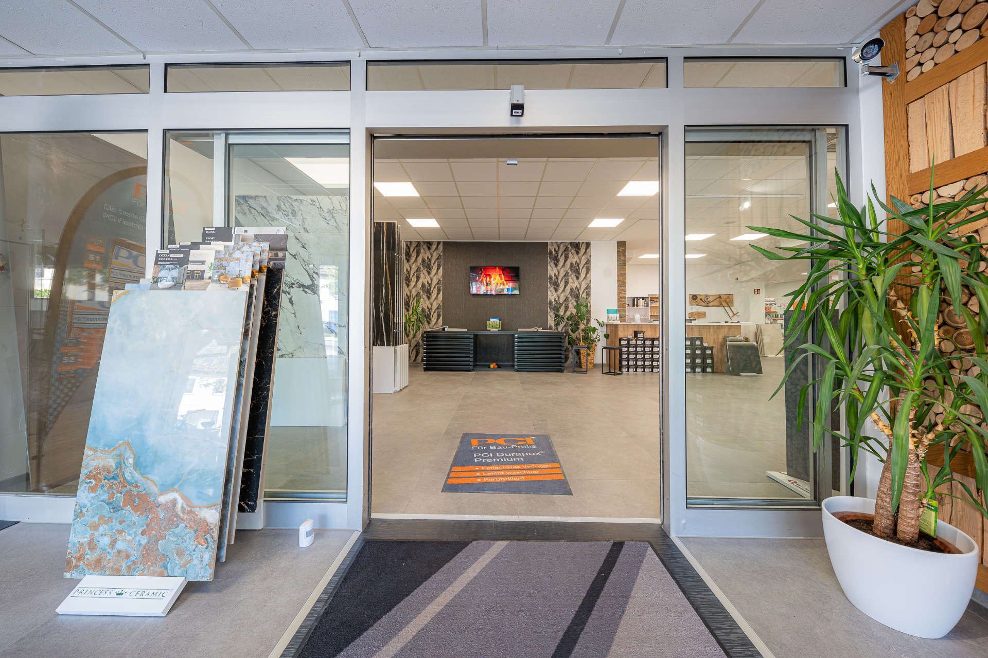 Eingangsbereich des Studios Ofen + Fliesenhandel Mammendorf GmbH