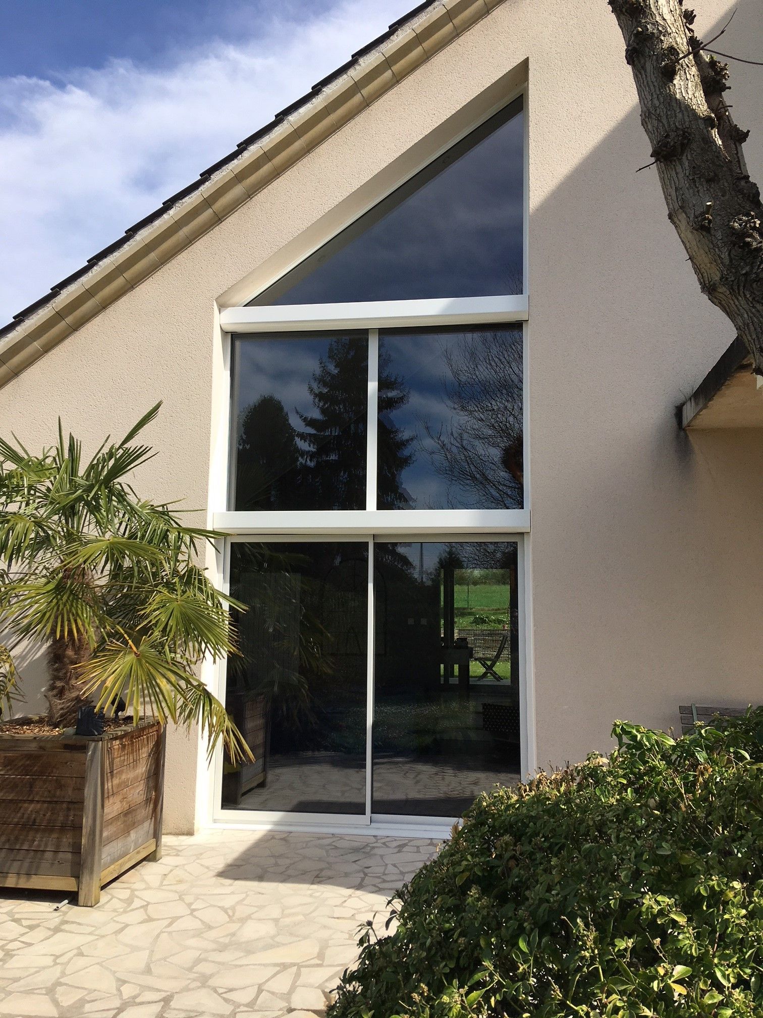 Fenêtres et baie vitrée blanche