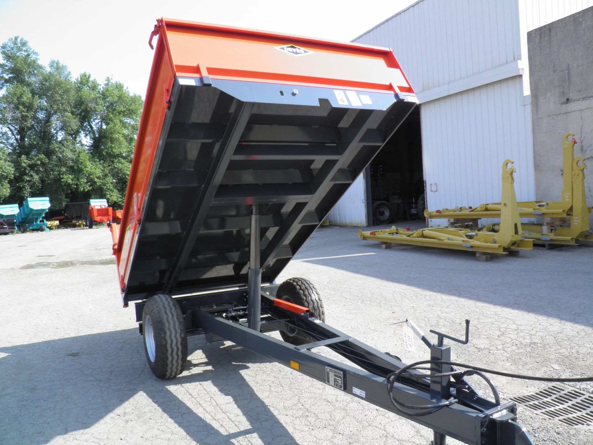 remorque agricole, benne, basculement arrière,, paul ravel, montmorin, puy-de-dôme, auvergne, deves