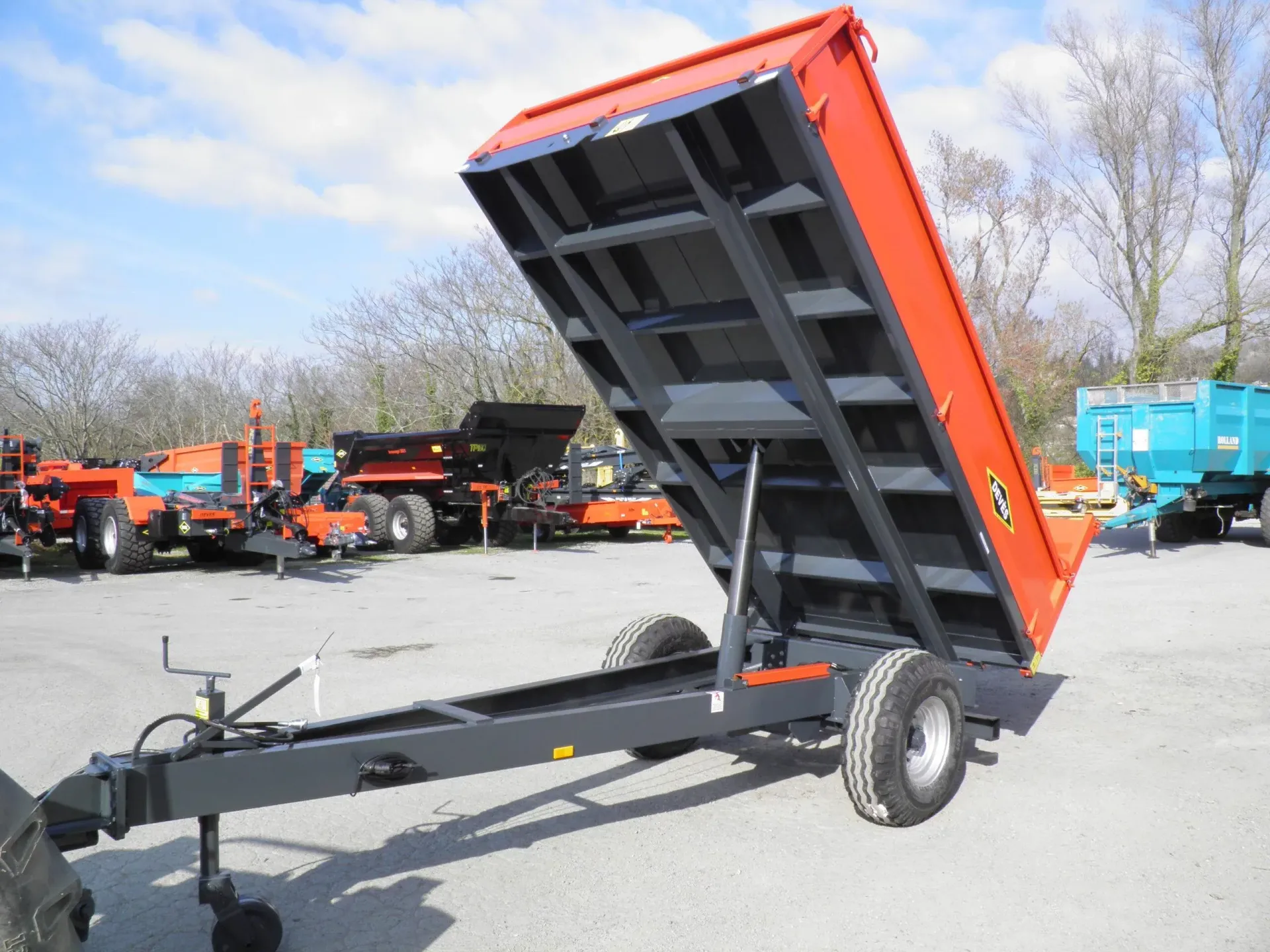 remorque agricole, benne, basculement arrière,, paul ravel, montmorin, puy-de-dôme, auvergne, deves