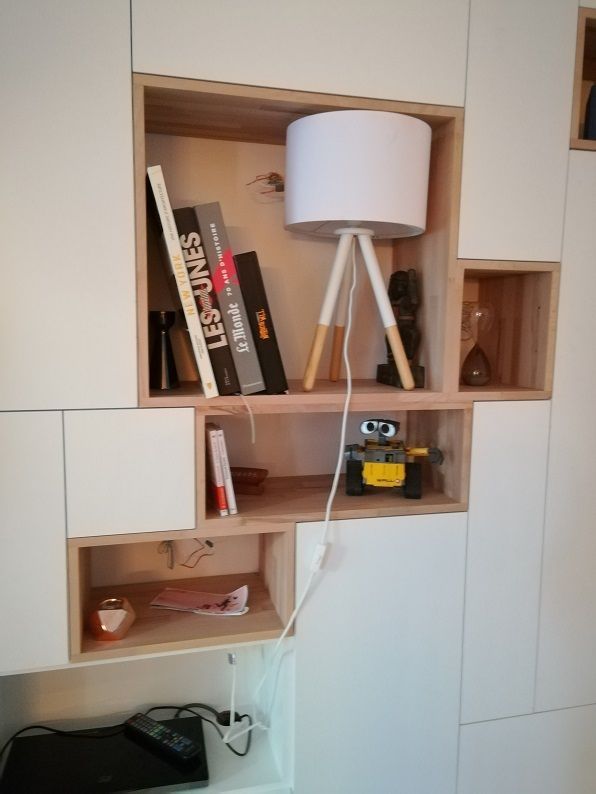 Grand meuble avec niches.
